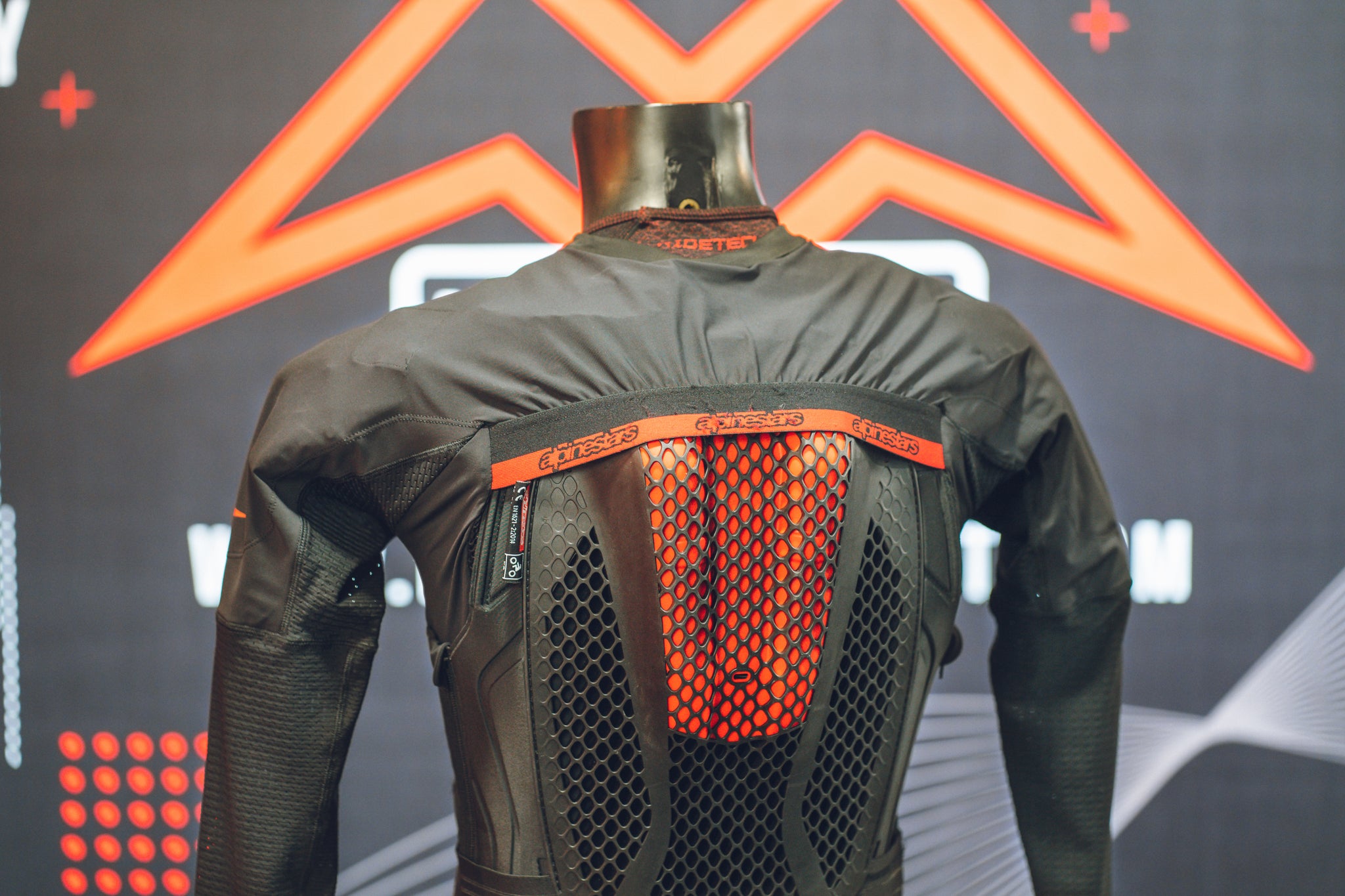 FAQ: MOTORCYCLE AIRBAG SYSTEMS | SAFETY WHILE RIDING A MOTORBIKE THROUGH AIRBAGS